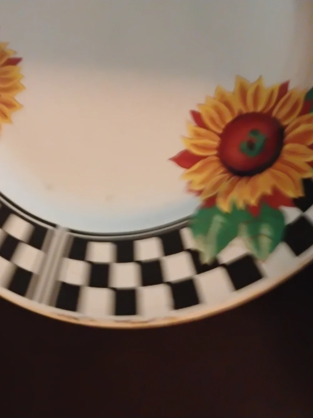 Sunflower Checkered Ceramic Dinner Plate - White and Yellow